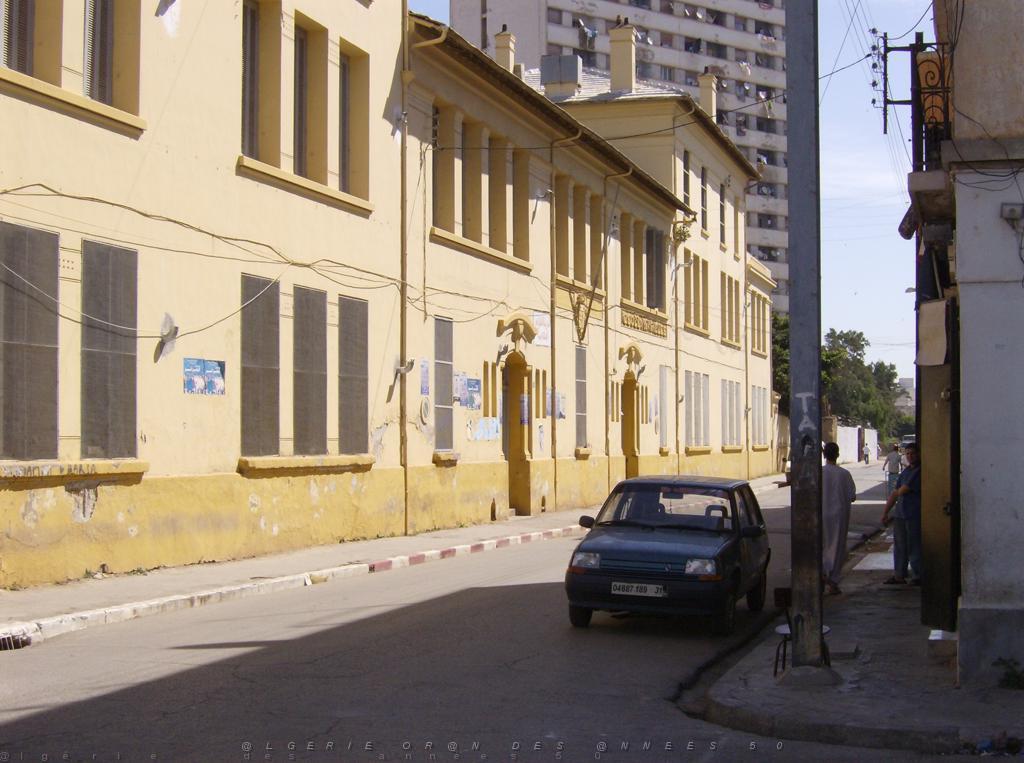 ECOLE MAGNAN FILLES 01.JPG
